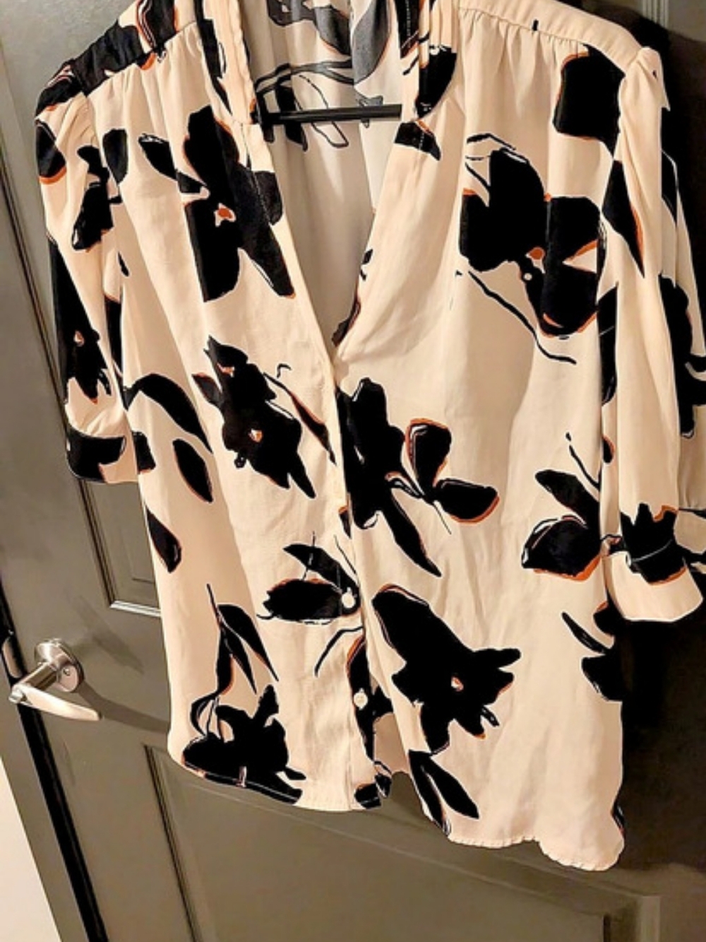 Tahari Floral Blouse in Cream & Black Size Large - Picture 2 of 6